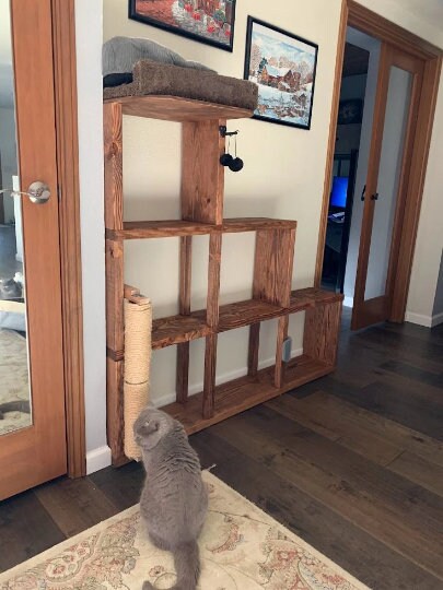Cat bed and scratching post: Large wall-mounted shelf unit with cat bed and scratching post