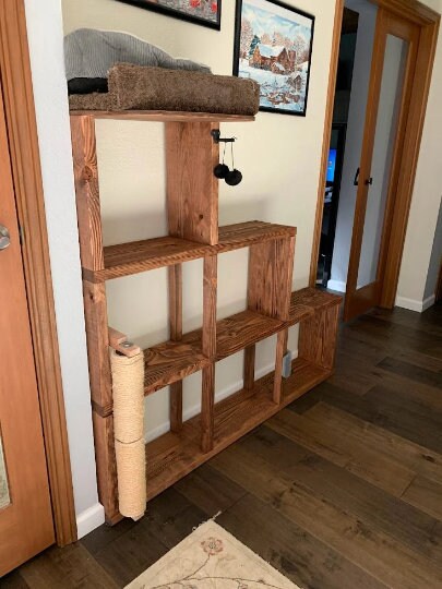 Cat bed and scratching post: Large wall-mounted shelf unit with cat bed and scratching post